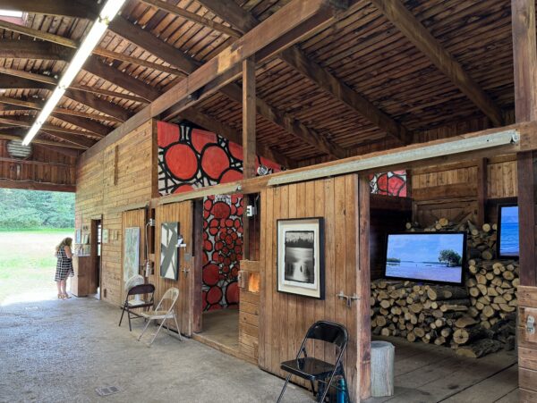 Upstate Art Weekend: Kunstprojekt „The Barn on Berme“ in Kerhonkson, New York